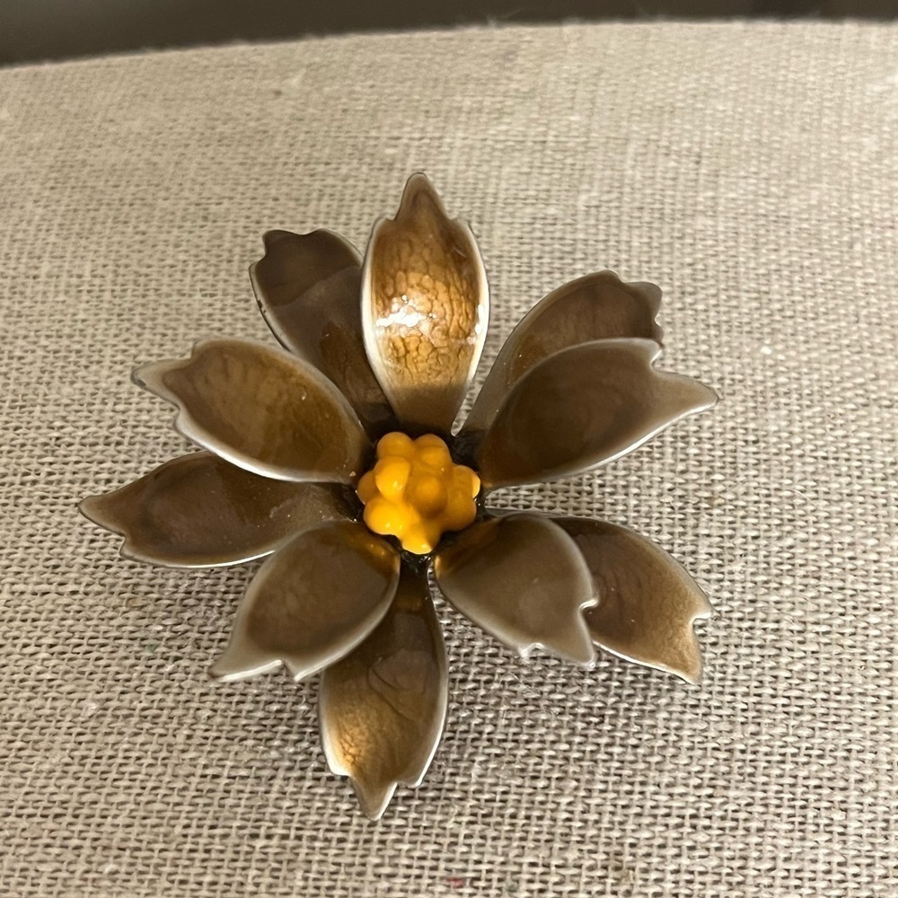 Vintage MCM painted enamel Mod Flower Brooch pin fall brown gold orange 3D